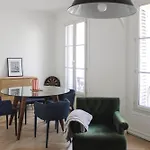 Cozy 40 M Near Montmartre