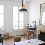 Cozy 40 M Near Montmartre