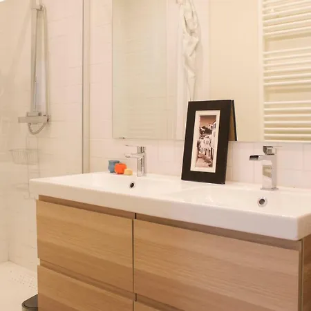Cozy 40 M Near Montmartre Paris